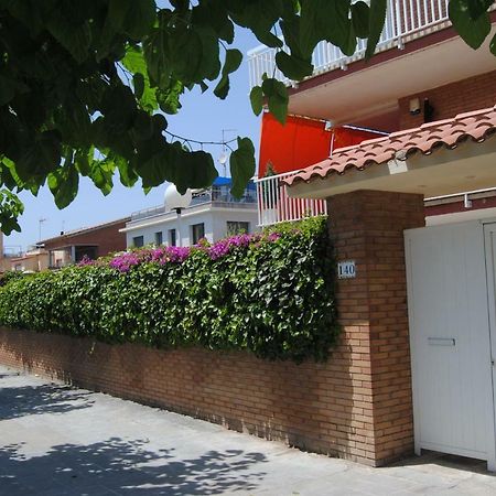 Apartamento Maraka Playa Castelldefels Exterior photo