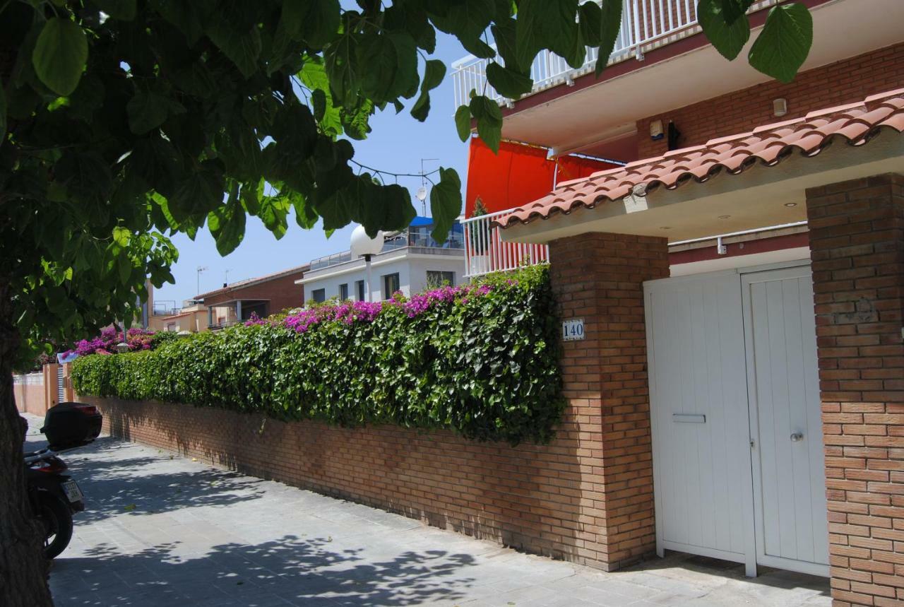 Apartamento Maraka Playa Castelldefels Exterior photo